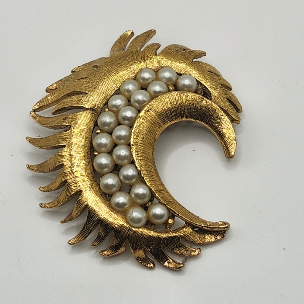 Vintage Gold Tone Faux Pearl Crescent‎ Moon Sunburst Brooch Pin